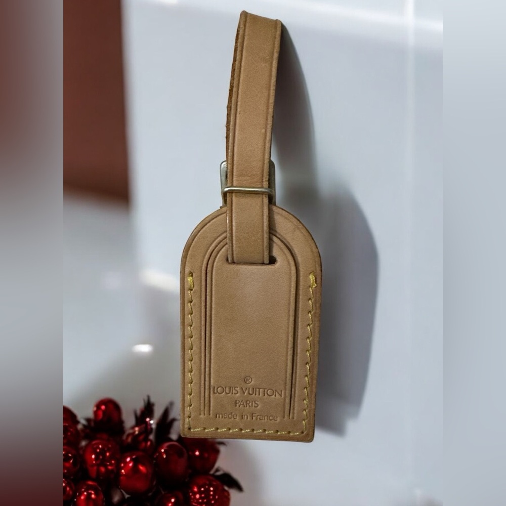 Louis Vuitton Authentic Leather Brown Luggage Tag Adjustable Belt Style Loop